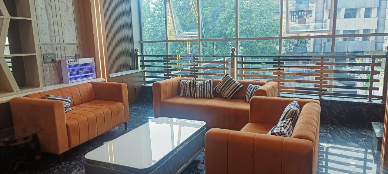 Hotel Sadhana Palace Матхура Екстер'єр фото